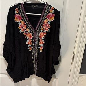 ANDREE BY UNIT Black Top with Floral Embroidery
